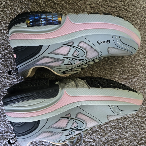 Gravity Defyer - Picture 4 of 7